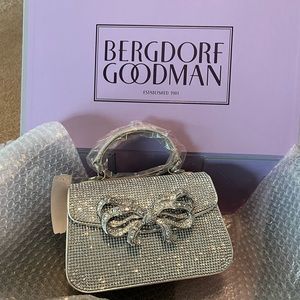 Judith Leiber CRYSTAL BOW TOP HANDLE SILVER
$1,495.00